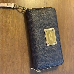 Michael Kors zip wallet/wristlet